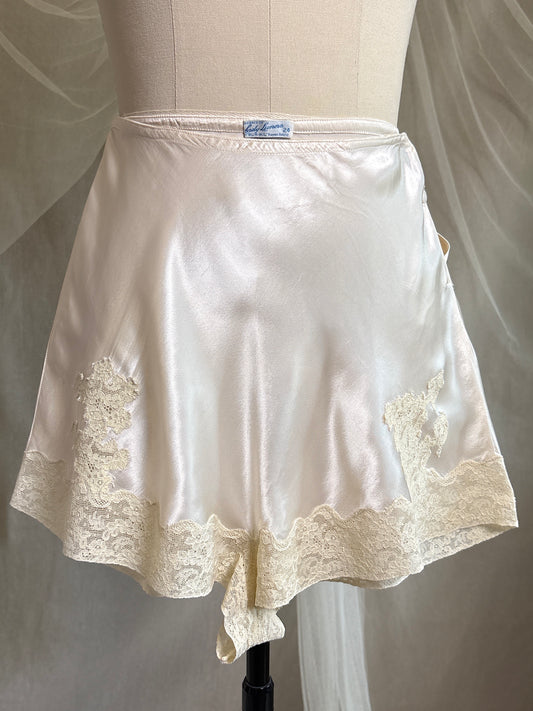 Vintage 1940's Tap Pants - Ivory Rayon Satin with Cotton Lace by Lady Leonora | XS