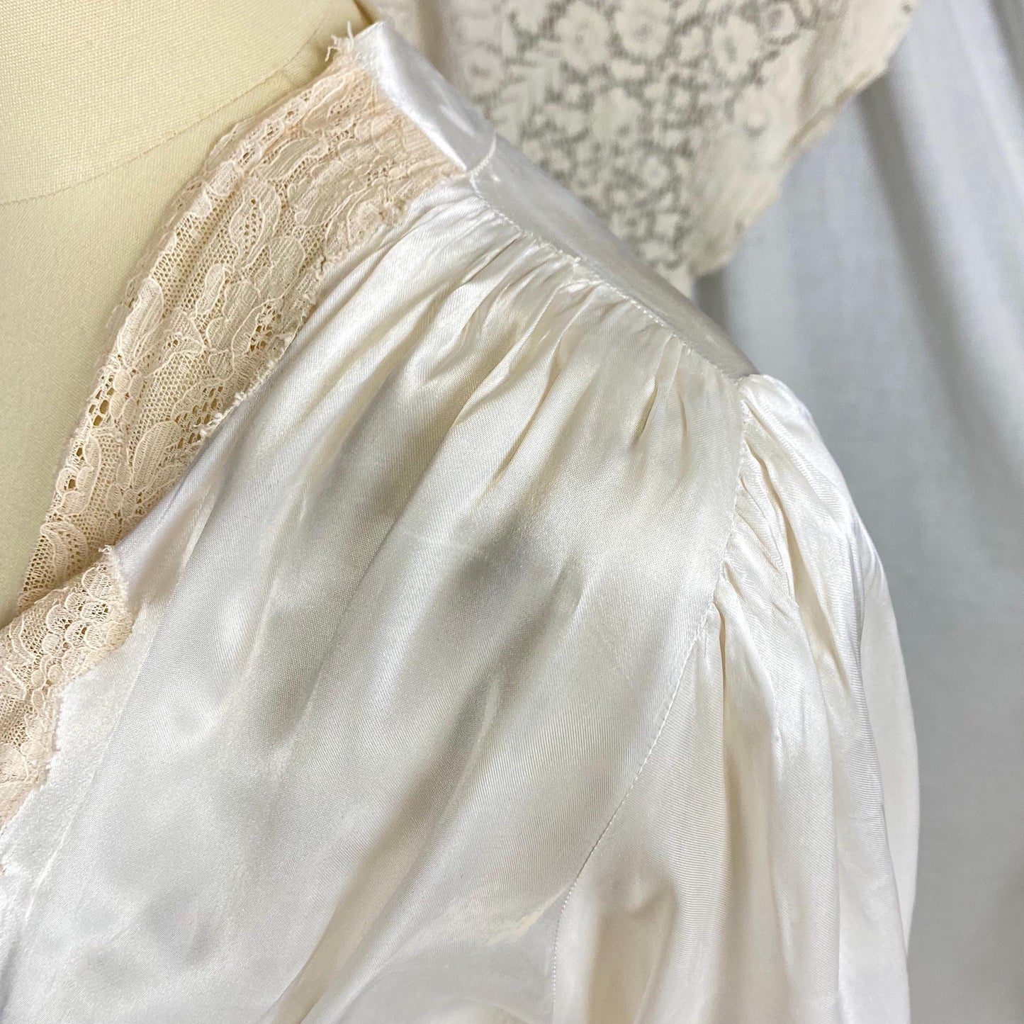 Vintage 1940's Dressing Gown Robe | Pearly White Rayon Satin with Ecru Floral Lace & Shell Buttons | Size LG, XLG | Tranel