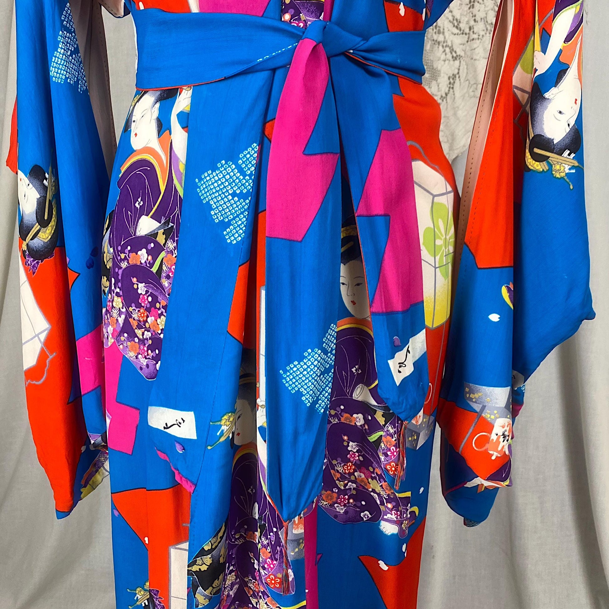 Vintage 1930's - 1940's Japanese Kimono Robe | Bold Art Deco Geisha Wood Block Print Silk with Tassled Sash Tie | Size Free | Hand Stitched