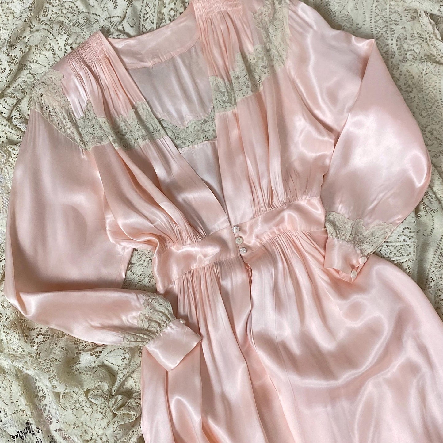 Vintage 1940's Dressing Gown Robe | Pale Petal Pink Rayon Satin with Floral Cotton Lace | Size S