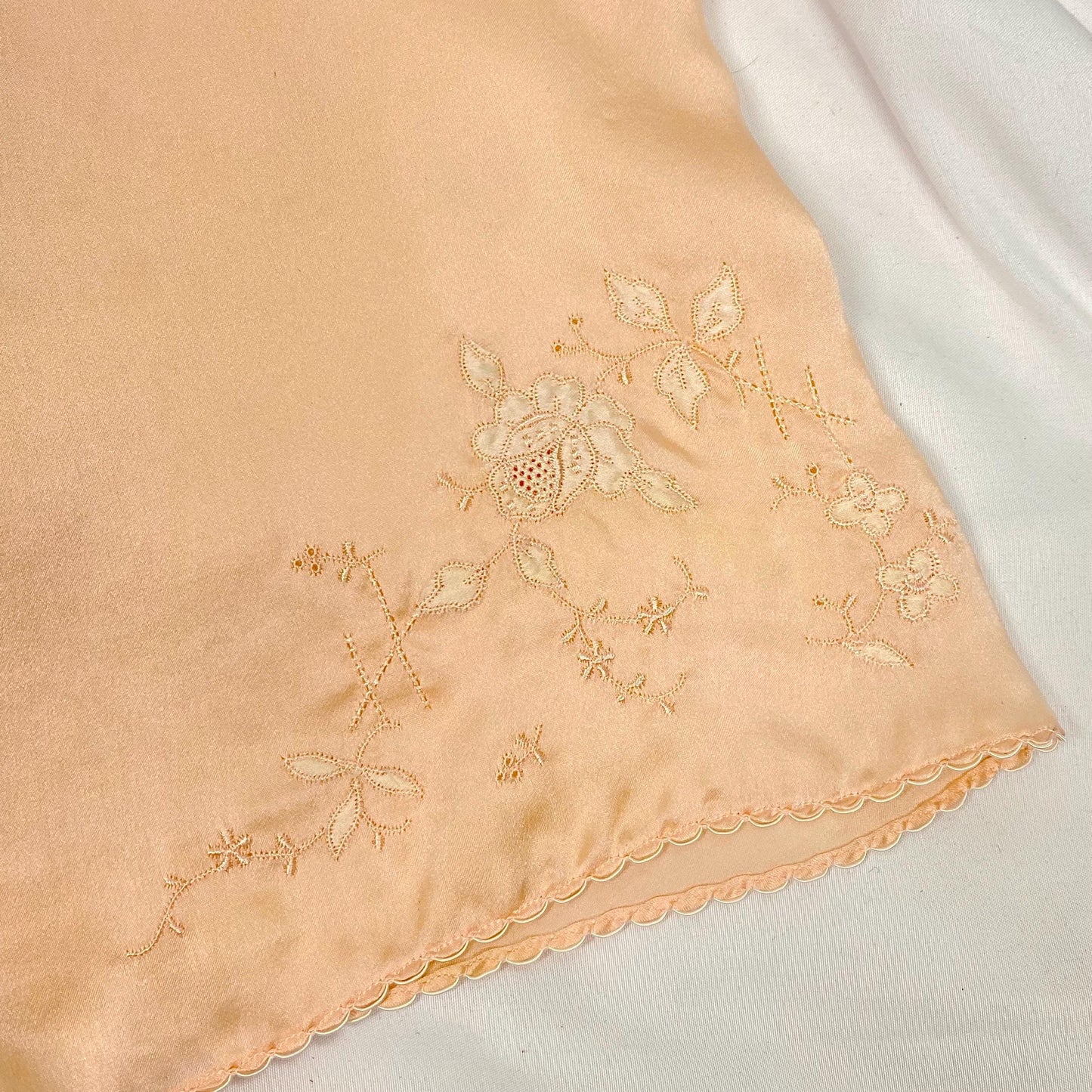 Vintage 1930's Tap Pants | Peachy Pink Silk with Satin Appliques & Scalloped Hem | Size XS