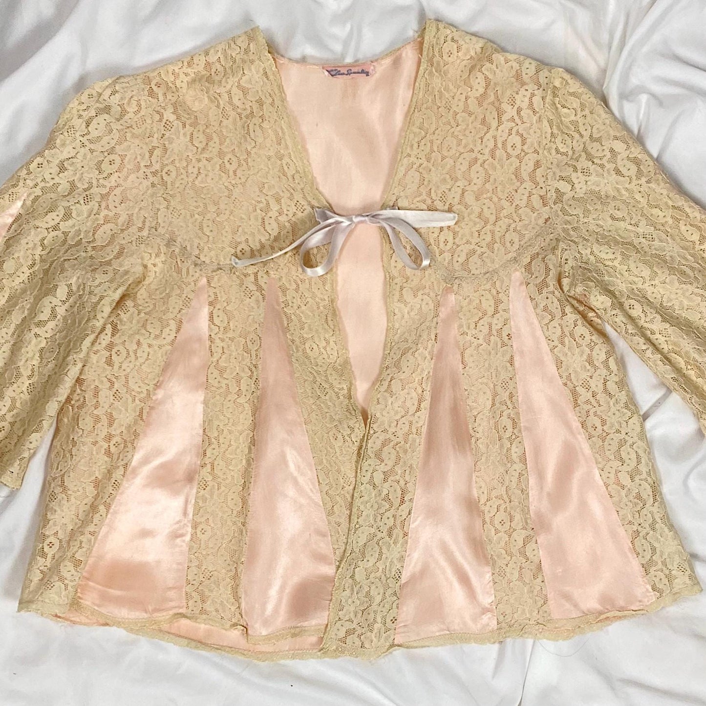 Vintage 1940's Bed Jacket | Pale Nude Floral Cotton Lace with Pink Stain Gores & Belle Sleeves | Size XS, S | By Lace Specialties