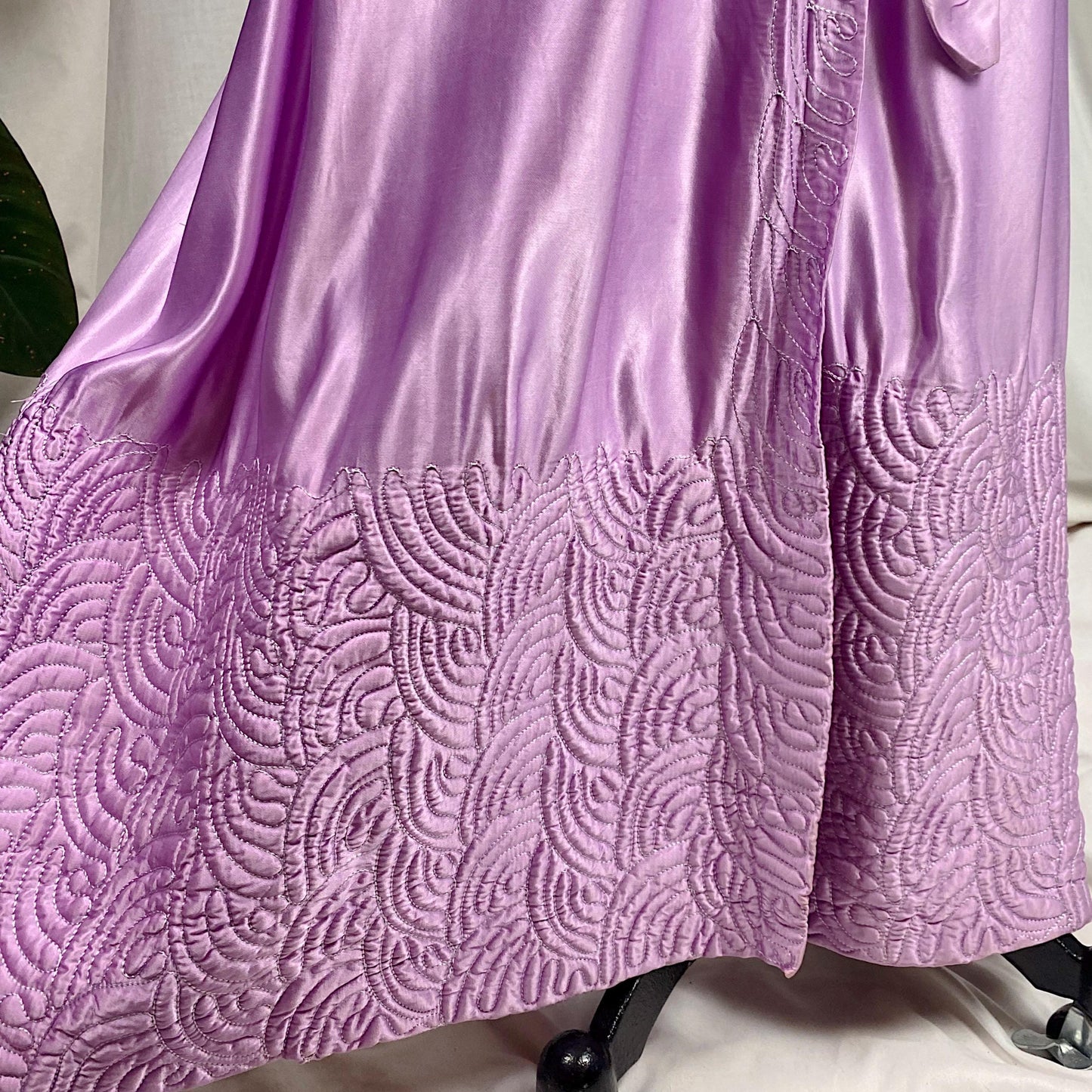 Vintage 1940's Robe | Lilac Purple Rayon Satin with Trapunto Stitching | Size S, M