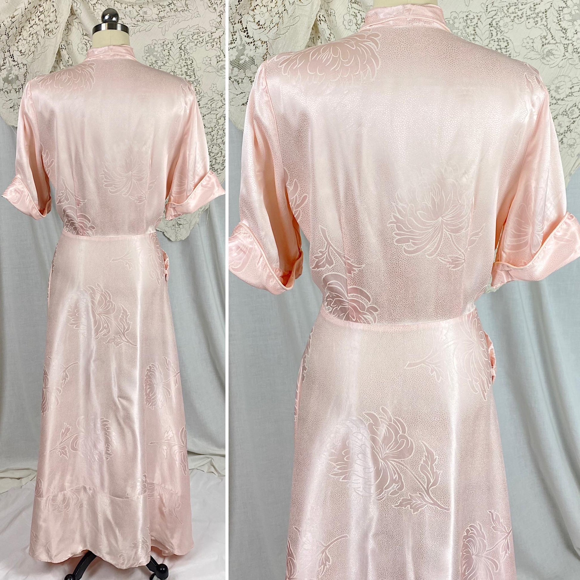 Vintage 1940's - 1950's Dressing Gown Robe | Pale Rose Pink Rayon Satin with White Peony Floral Print | Size M, LG