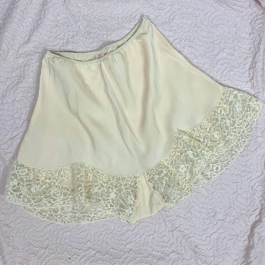 Vintage 1940's Tap Pants | Pale Nude Rayon with Ruffled Ivory Fan Lace | Size S, M | By Du Benay Midriff Slip