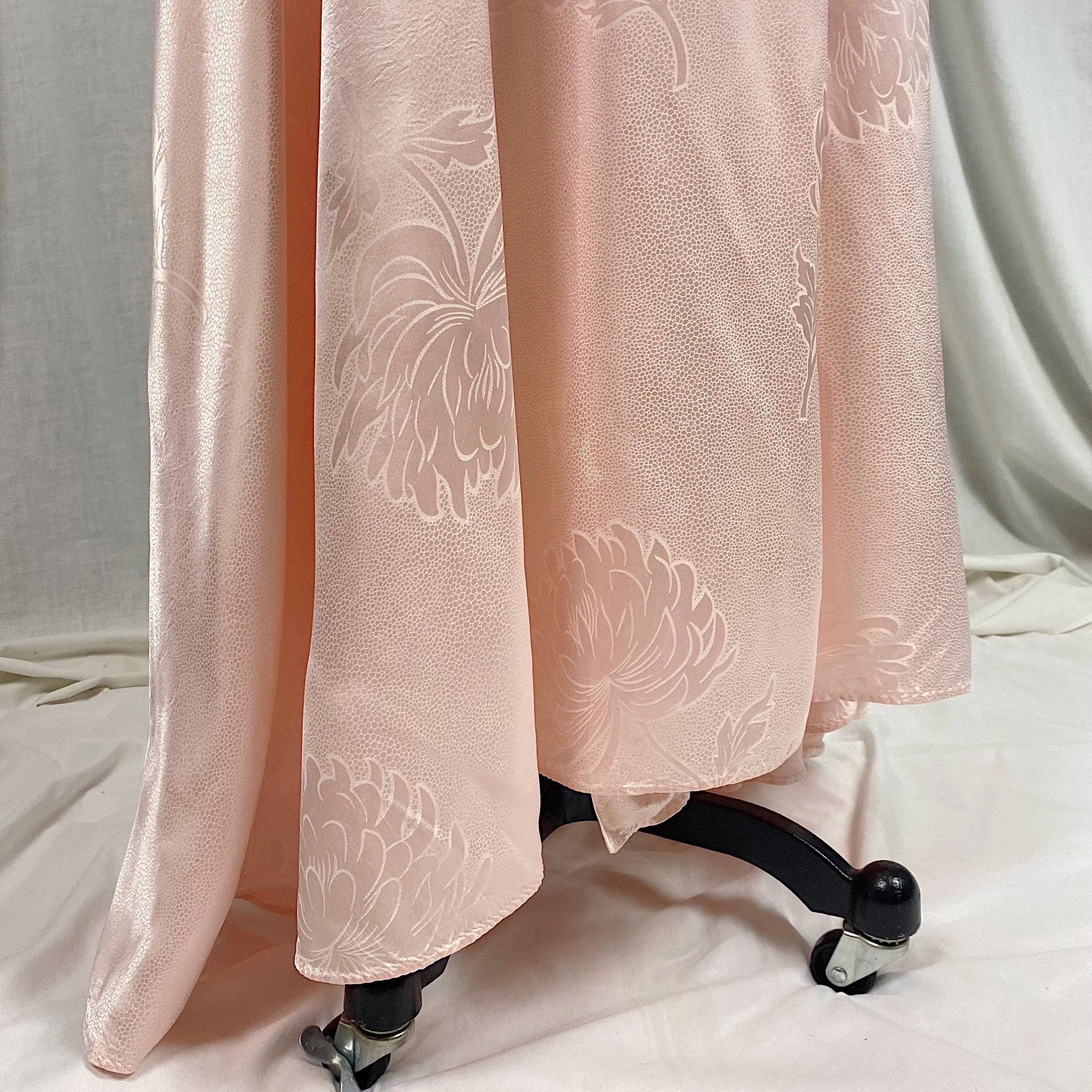 Vintage 1940's - 1950's Dressing Gown Robe | Pale Rose Pink Rayon Satin with White Peony Floral Print | Size M, LG