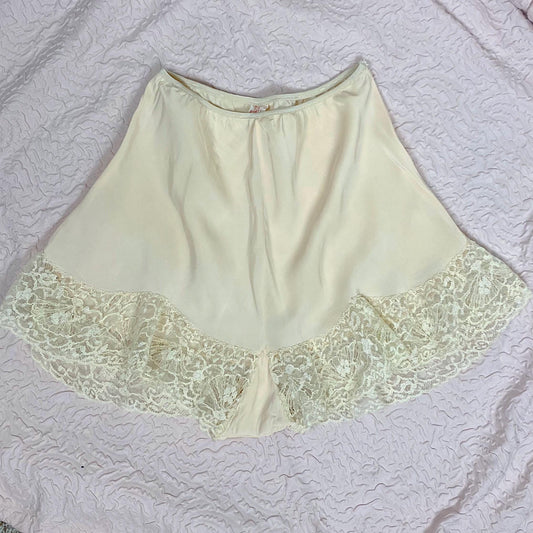 Vintage 1940's Tap Pants | Pale Nude Rayon with Ruffled Ivory Fan Lace | Size S, M | By Du Benay Midriff Slip