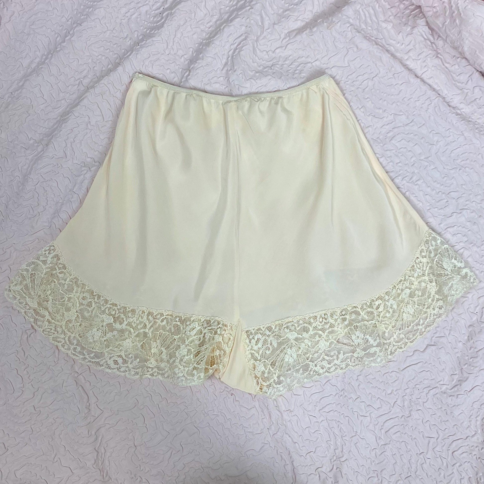 Vintage 1940's Tap Pants | Pale Nude Rayon with Ruffled Ivory Fan Lace | Size S, M | By Du Benay Midriff Slip