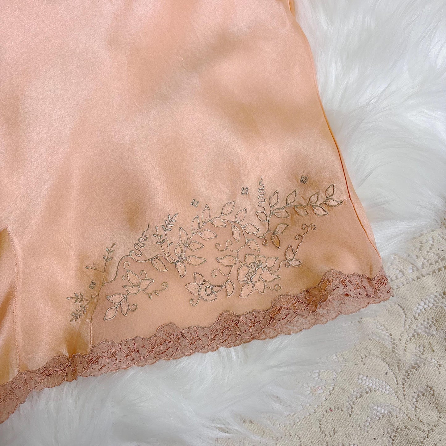 Vintage 1930's Tap Pants - Pale Peach Silk Satin with Sheer Chiffon Inserts & Silver Threaded Floral Embroidery - Size S, M