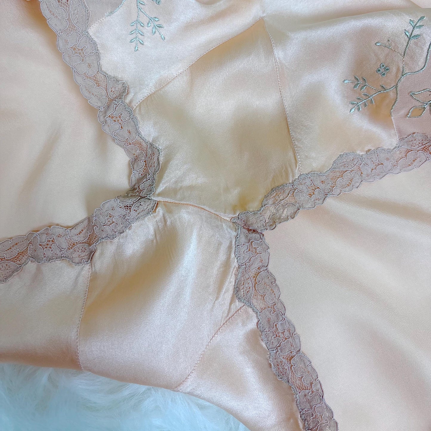Vintage 1930's Tap Pants - Pale Peach Silk Satin with Sheer Chiffon Inserts & Silver Threaded Floral Embroidery - Size S, M