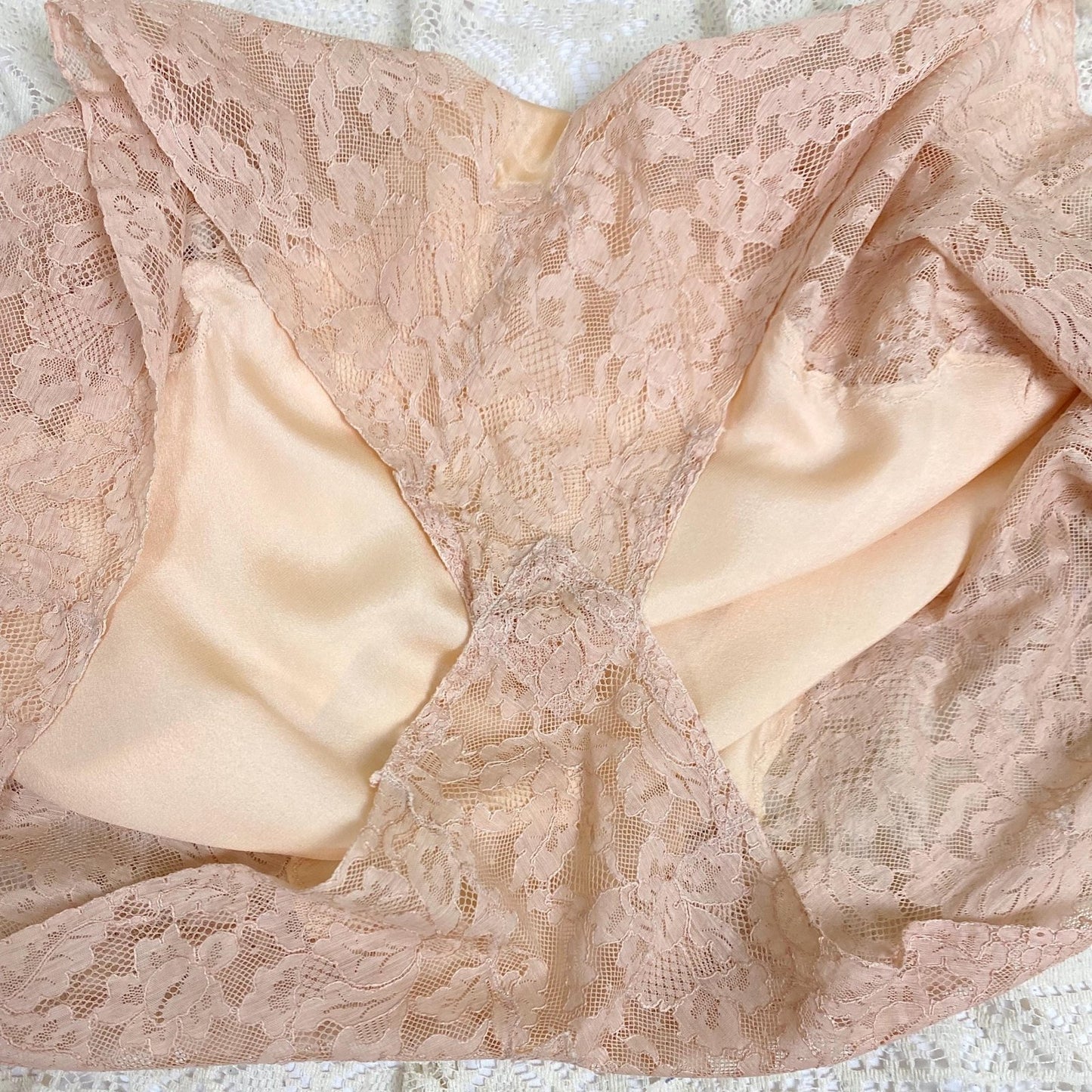 Vintage 1920's - 1930's Tap Pants | Rich Rose Gold Silk Satin with Wide Deep Nude Lace | Size M, LG - Daggers & Dames