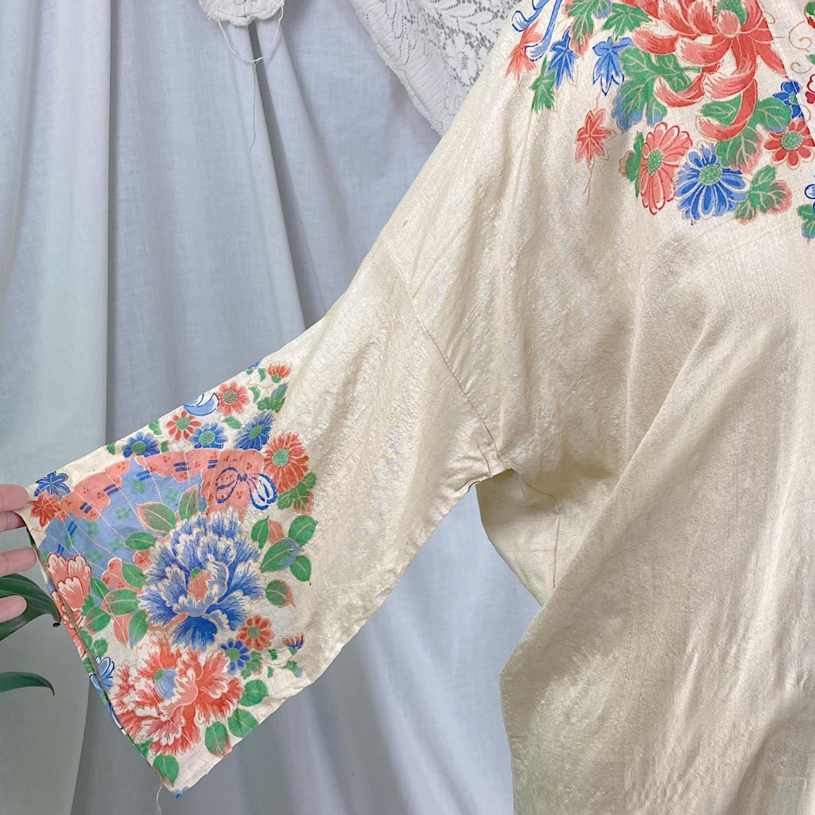 Vintage 1920s Japanese Robe | Natural Pongee Silk with Bold Floral Print & Side Tie | Size S, M, LG - Daggers & Dames
