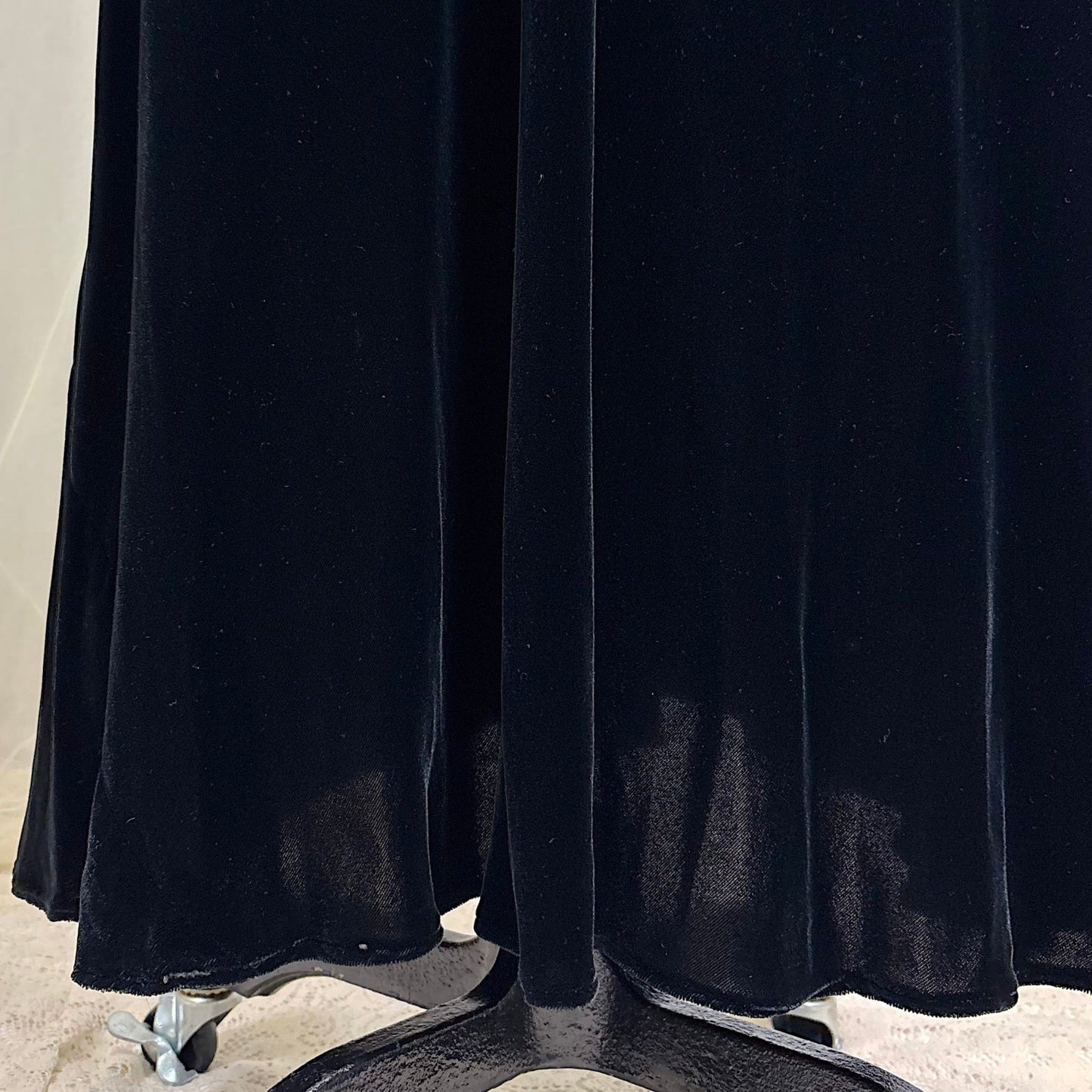 Vintage 1930's Black Velvet Evening Gown with Keyhole Back - Size XS, S - Daggers & Dames