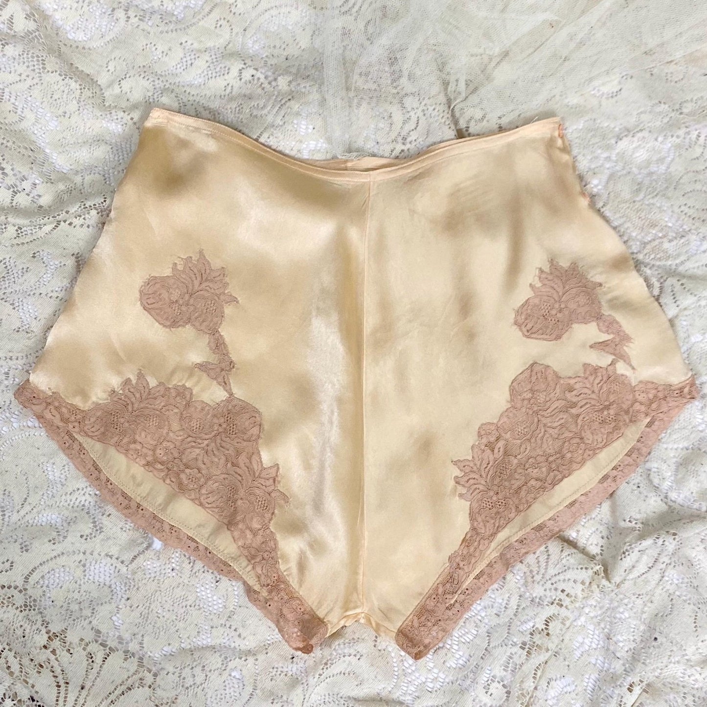 Vintage 1930's Bralette & Tap Pants Set | Rich Golden Champagne Silk with Warm Nude Lace | Size XS, S | By Neiman Marcus - Daggers & Dames