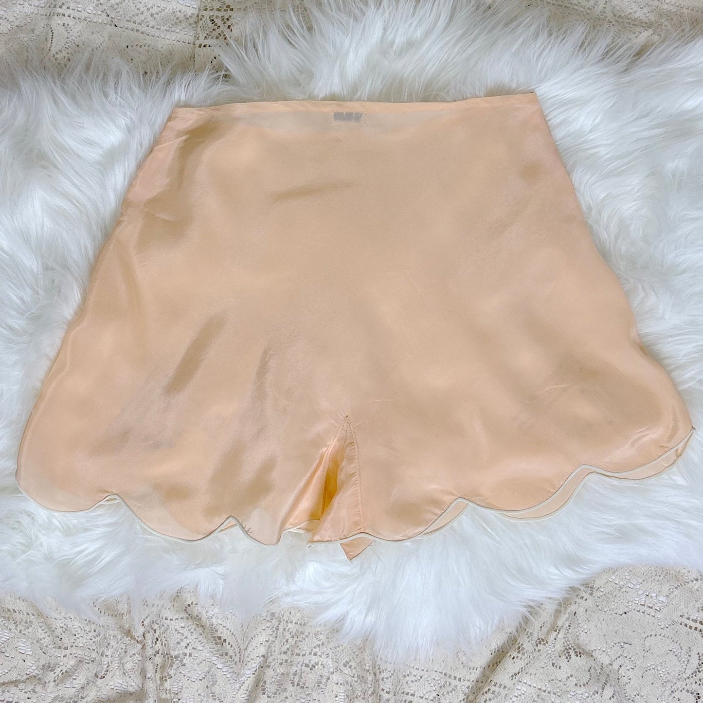 Vintage 1930's Hand Stitched Pale Peach Silk Tap Pants with Ladder Stitch Detail - By Sonette, Size M - Daggers & Dames