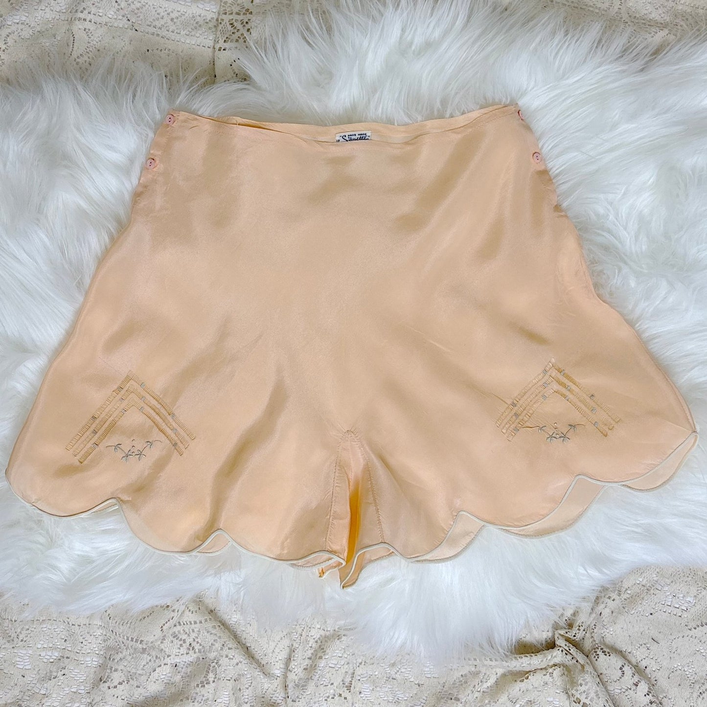 Vintage 1930's Hand Stitched Pale Peach Silk Tap Pants with Ladder Stitch Detail - By Sonette, Size M - Daggers & Dames