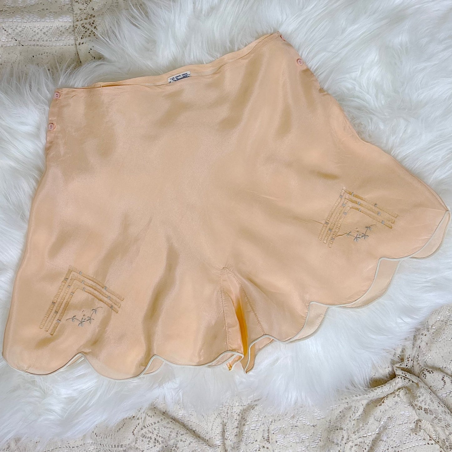 Vintage 1930's Hand Stitched Pale Peach Silk Tap Pants with Ladder Stitch Detail - By Sonette, Size M - Daggers & Dames