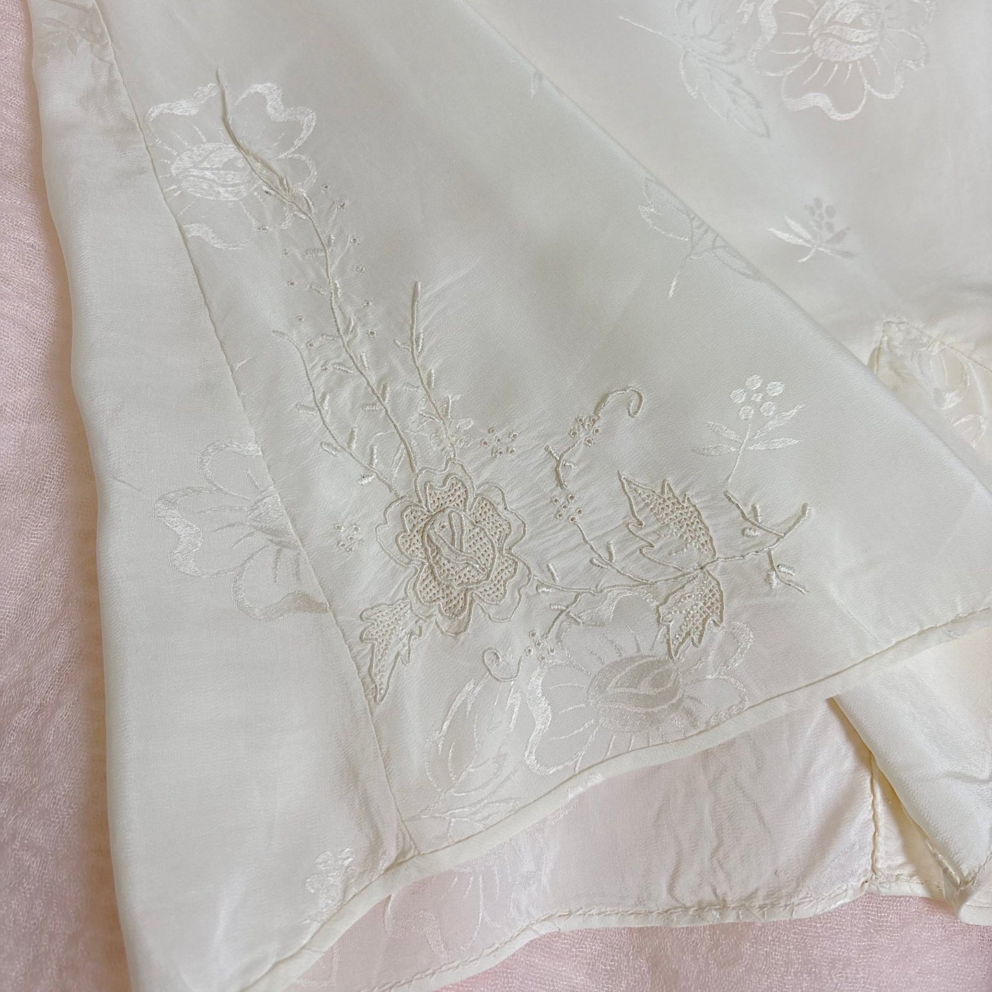 Vintage 1930's Hand Stitched White Silk Tap Pants with Satin Rose Damask Pattern - Size XS - Daggers & Dames