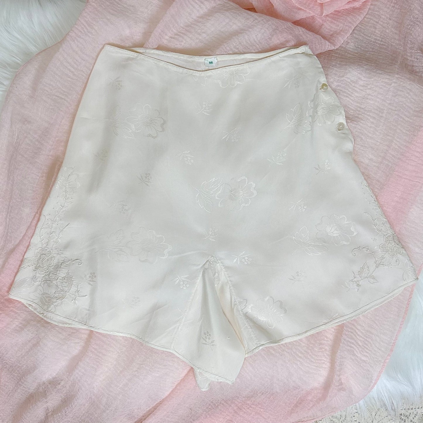 Vintage 1930's Hand Stitched White Silk Tap Pants with Satin Rose Damask Pattern - Size XS - Daggers & Dames