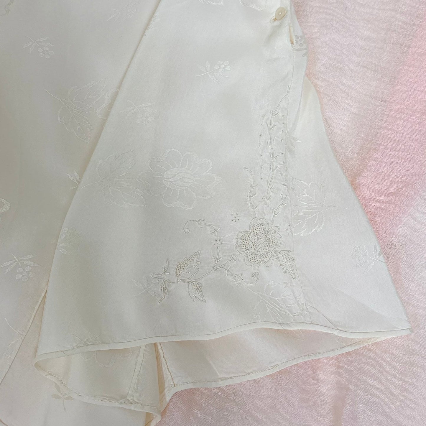 Vintage 1930's Hand Stitched White Silk Tap Pants with Satin Rose Damask Pattern - Size XS - Daggers & Dames