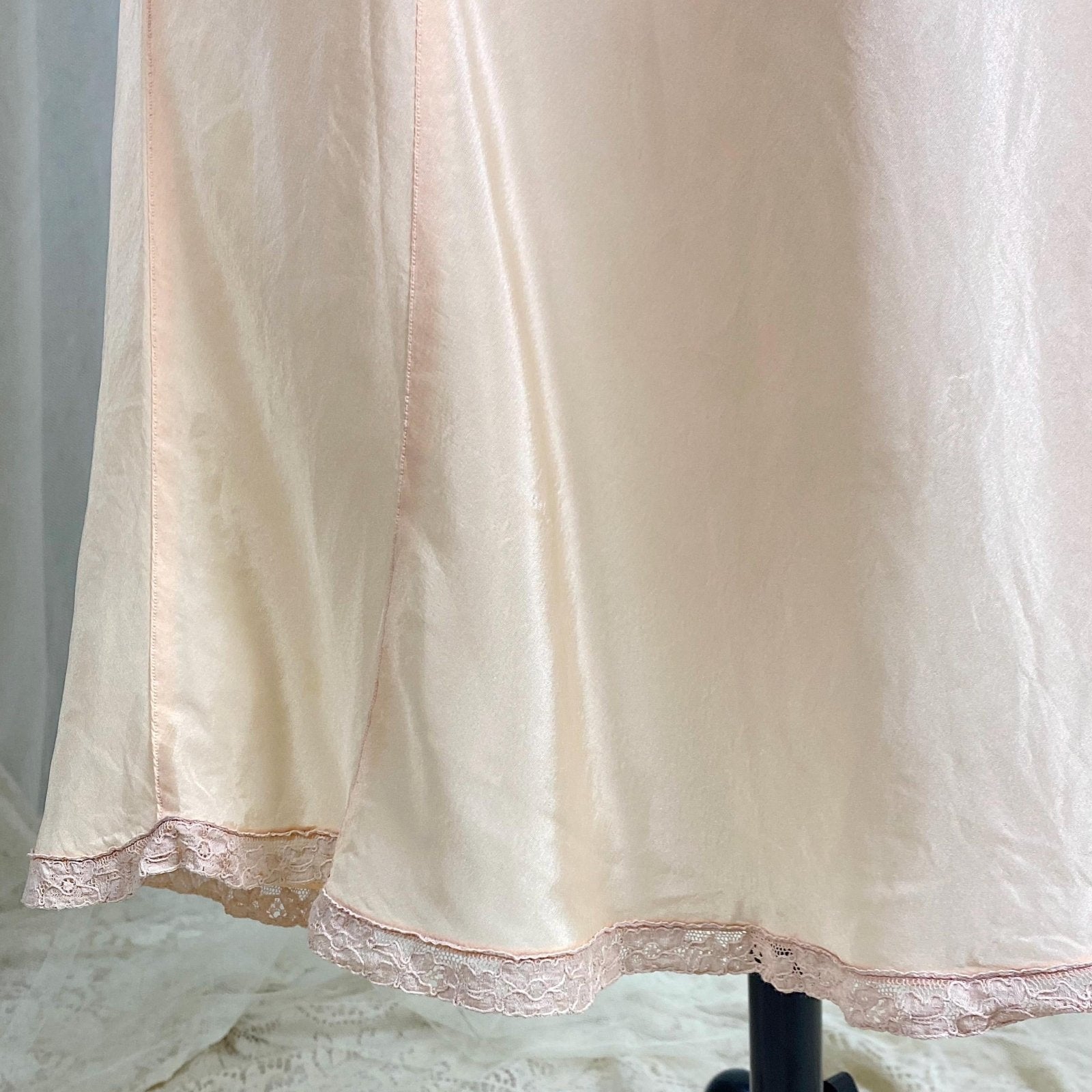 Vintage 1930's Slip | Pearlescent Peachy - Pink Silk with Deep Mauve Floral Cotton Lace | Size S, M | Never Worn - Daggers & Dames