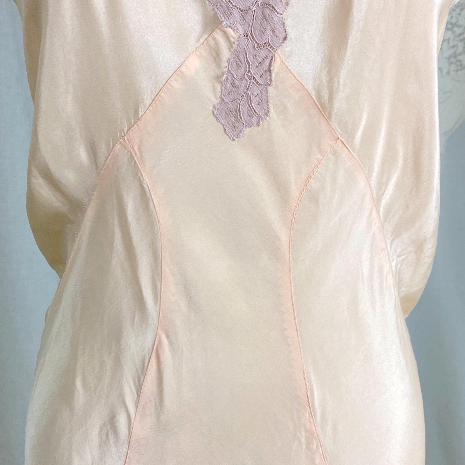 Vintage 1930's Slip | Pearlescent Peachy - Pink Silk with Deep Mauve Floral Cotton Lace | Size S, M | Never Worn - Daggers & Dames