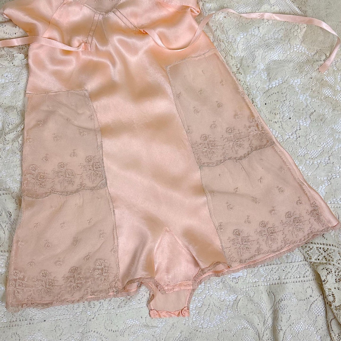 Vintage 1930's Teddy Chemise - Rose Gold Pink Silk with Warm Beige Tambour Lace - Size XS - Daggers & Dames