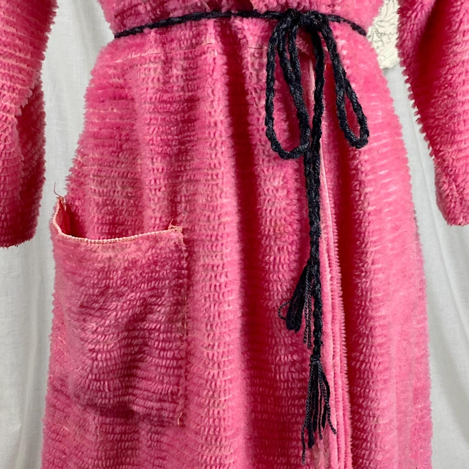 Vintage 1940's - 1950's Robe | Bright Pink Chenille with Peacock Design & Black Trim | Size M - Daggers & Dames