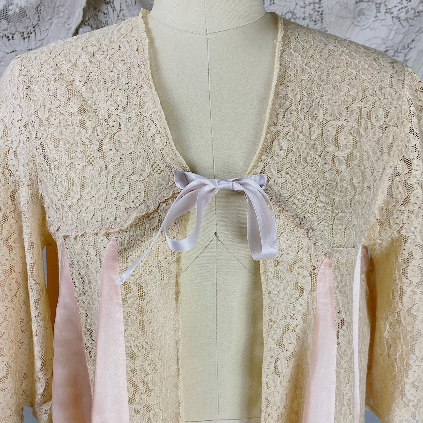 Vintage 1940s Bed Jacket | Pale Nude Floral Cotton Lace with Pink Stain Gores & Belle Sleeves | Size XS, S | By Lace Specialties - Daggers & Dames