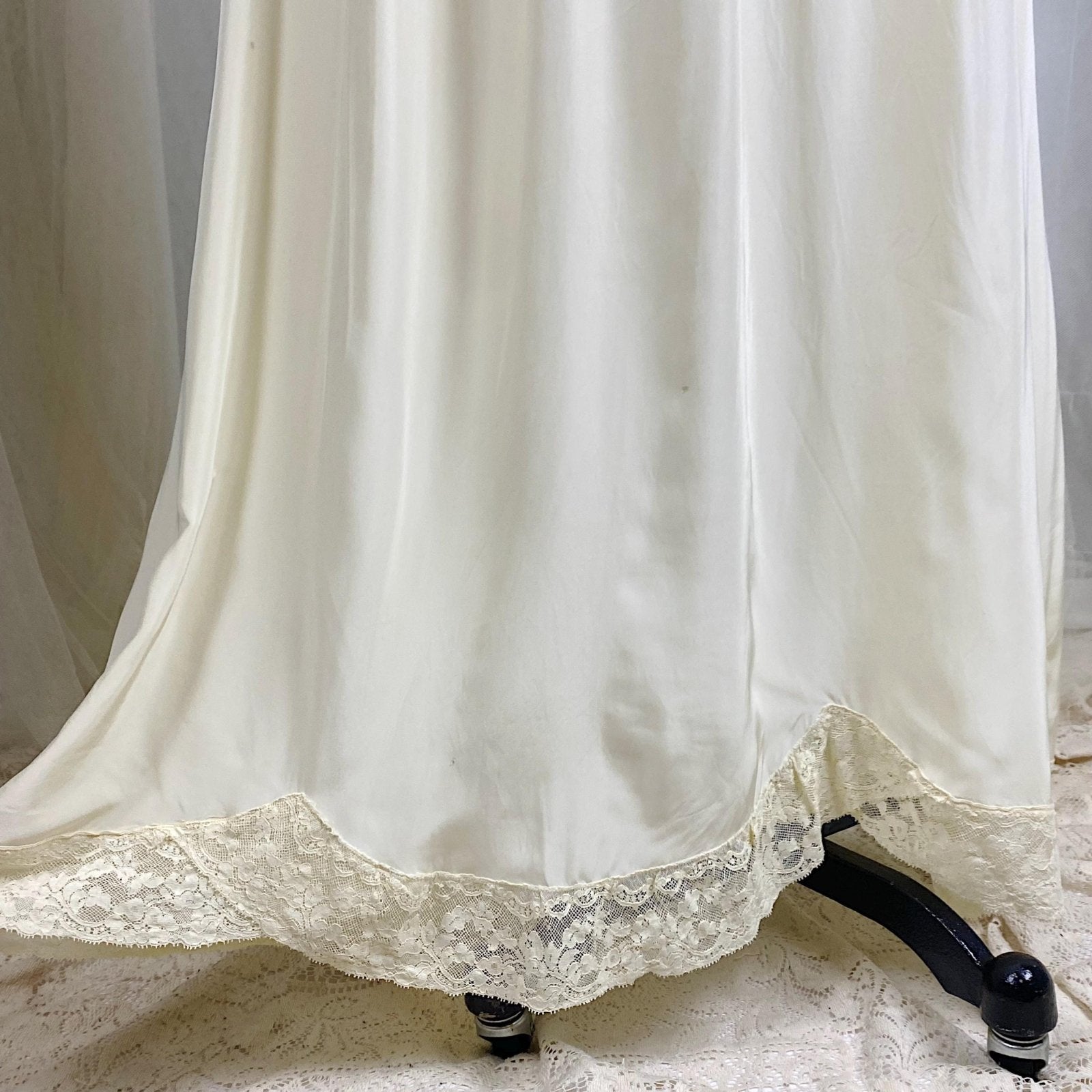 Vintage 1940's Buttercream Rayon Nightgown with Cotton Floral Lace & White Chiffon Appliques by Seamprufe – Size 38 - Daggers & Dames