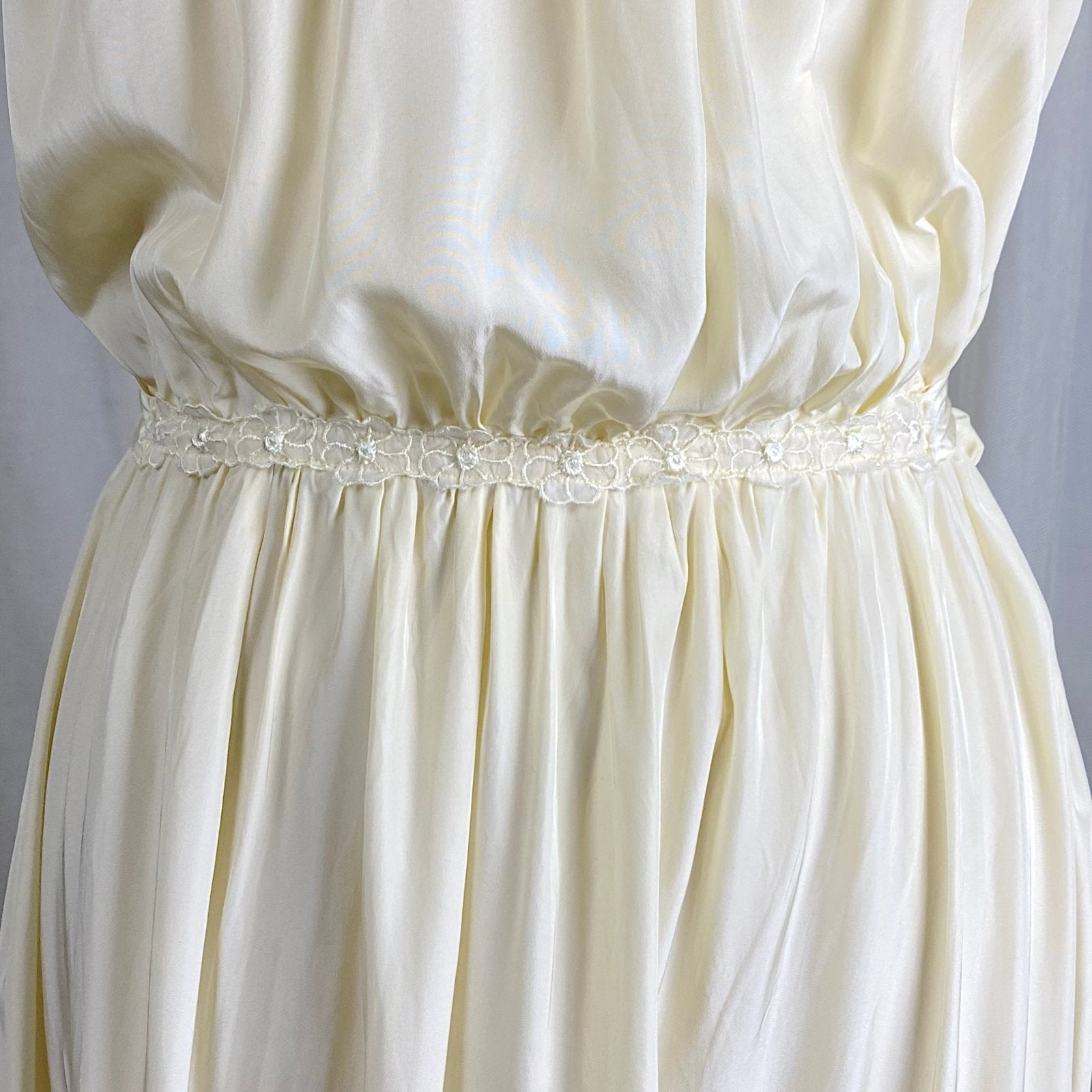 Vintage 1940's Buttercream Rayon Nightgown with Cotton Floral Lace & White Chiffon Appliques by Seamprufe – Size 38 - Daggers & Dames