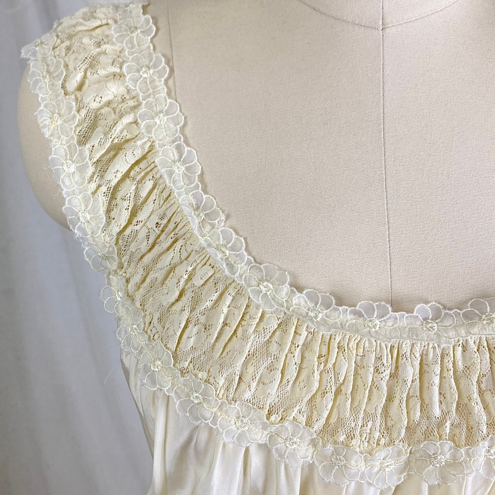 Vintage 1940's Buttercream Rayon Nightgown with Cotton Floral Lace & White Chiffon Appliques by Seamprufe – Size 38 - Daggers & Dames