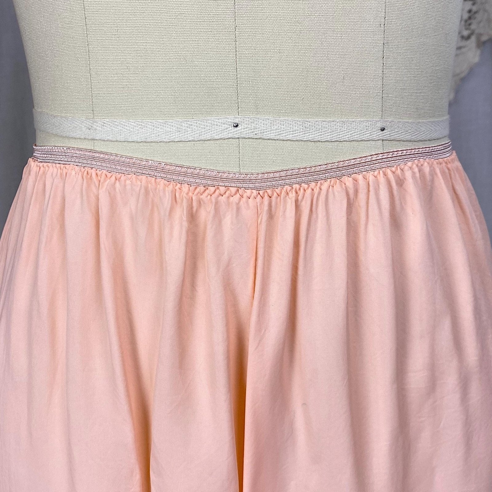 Vintage 1940's Pajama Set | Creamy Rose Pink Rayon with Nude Lace & Blue Silk Ribbon Detail | Size S, M - Daggers & Dames