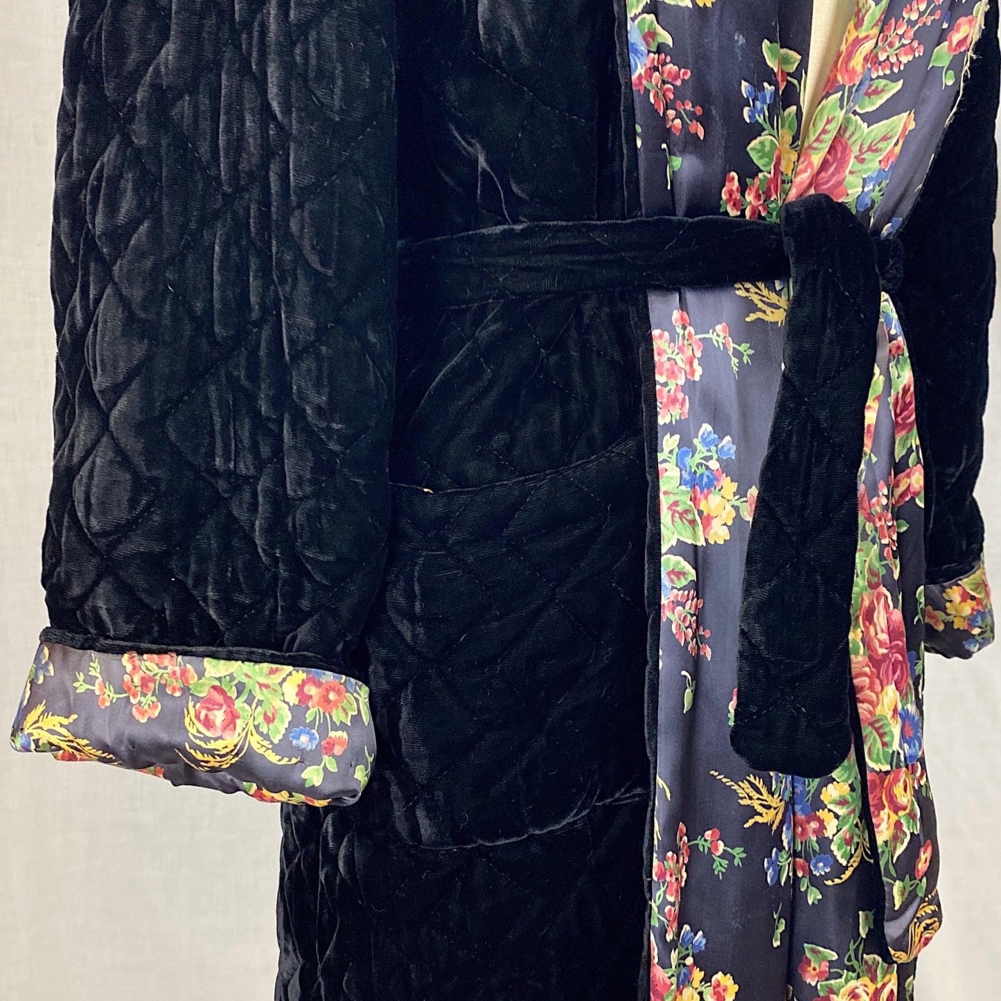 Vintage 1940's Robe | Quilted Black Velvet with Floral Print Indigo Rayon Satin Lining | Size S, M - Daggers & Dames