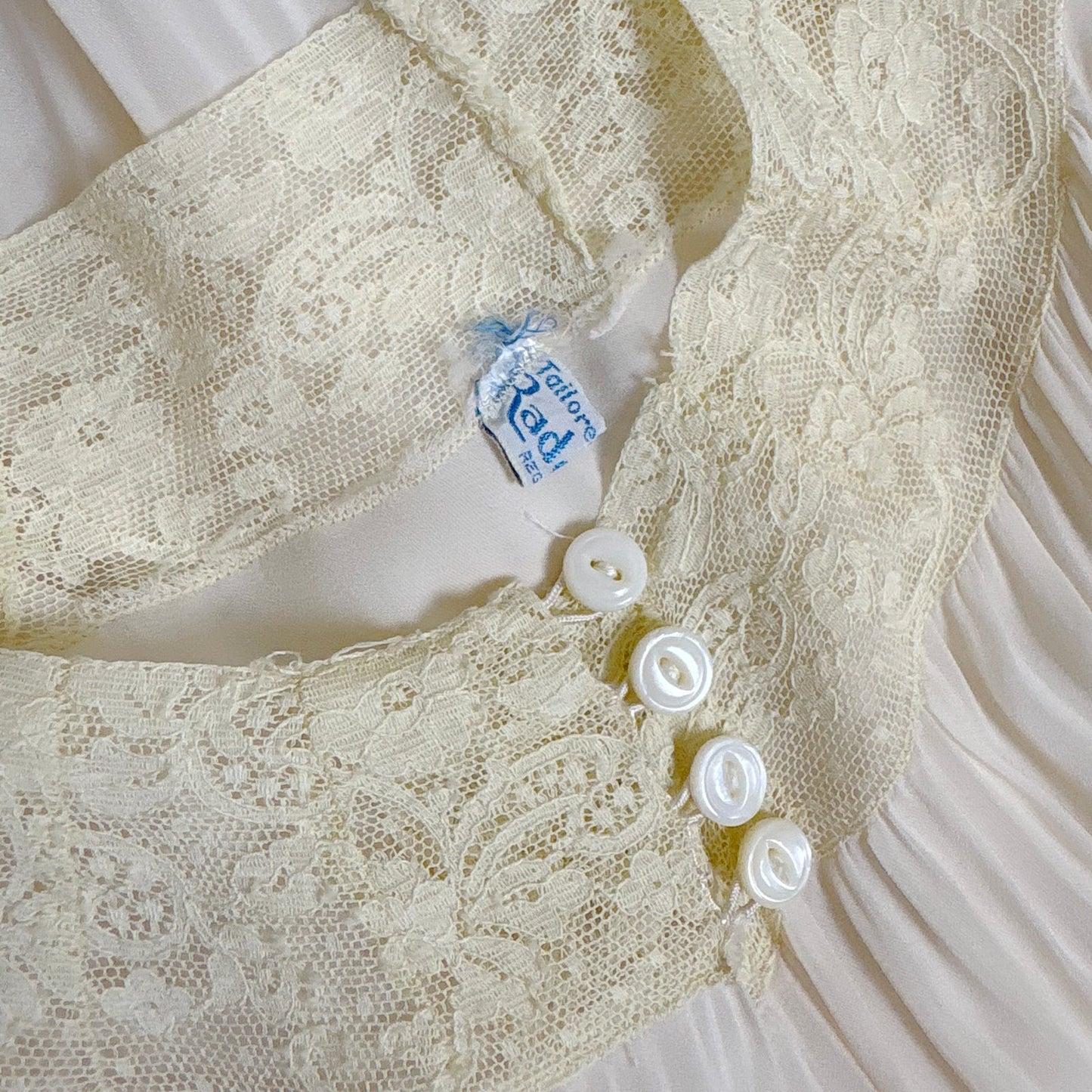 Vintage 1940's Sheer White Rayon Chiffon Dressing Gown - By Radcliffe, Size M - Daggers & Dames