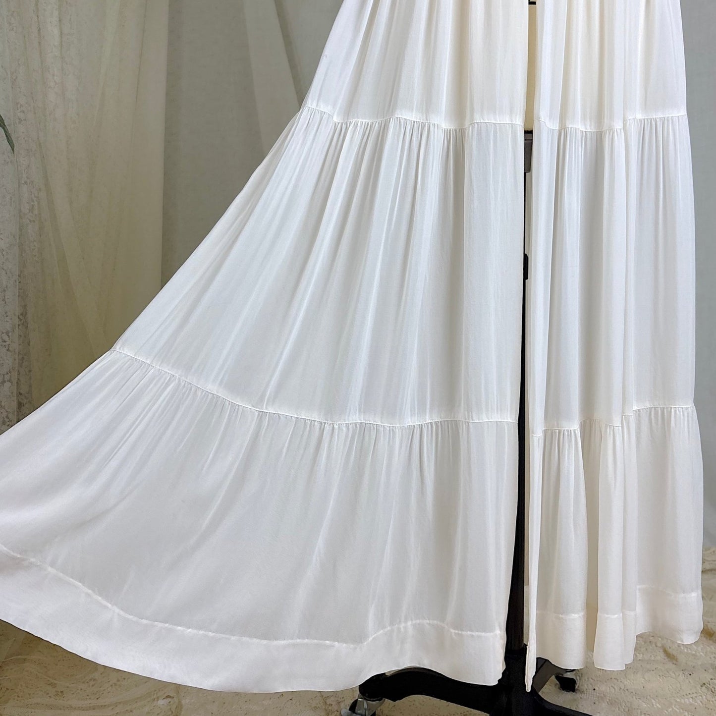Vintage 1940's Sheer White Rayon Chiffon Dressing Gown - By Radcliffe, Size M - Daggers & Dames