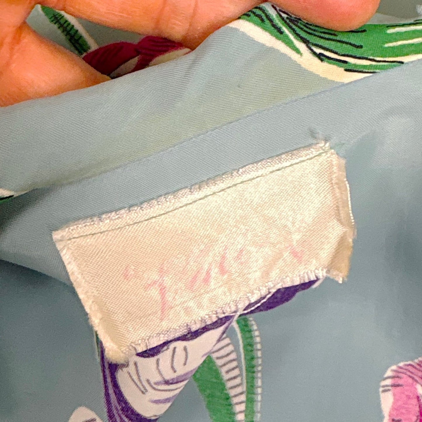 Vintage 1940's Sky Blue Rayon Dressing Gown with Bold Tulip Print - By Vali Fashion, Size S, M - Daggers & Dames