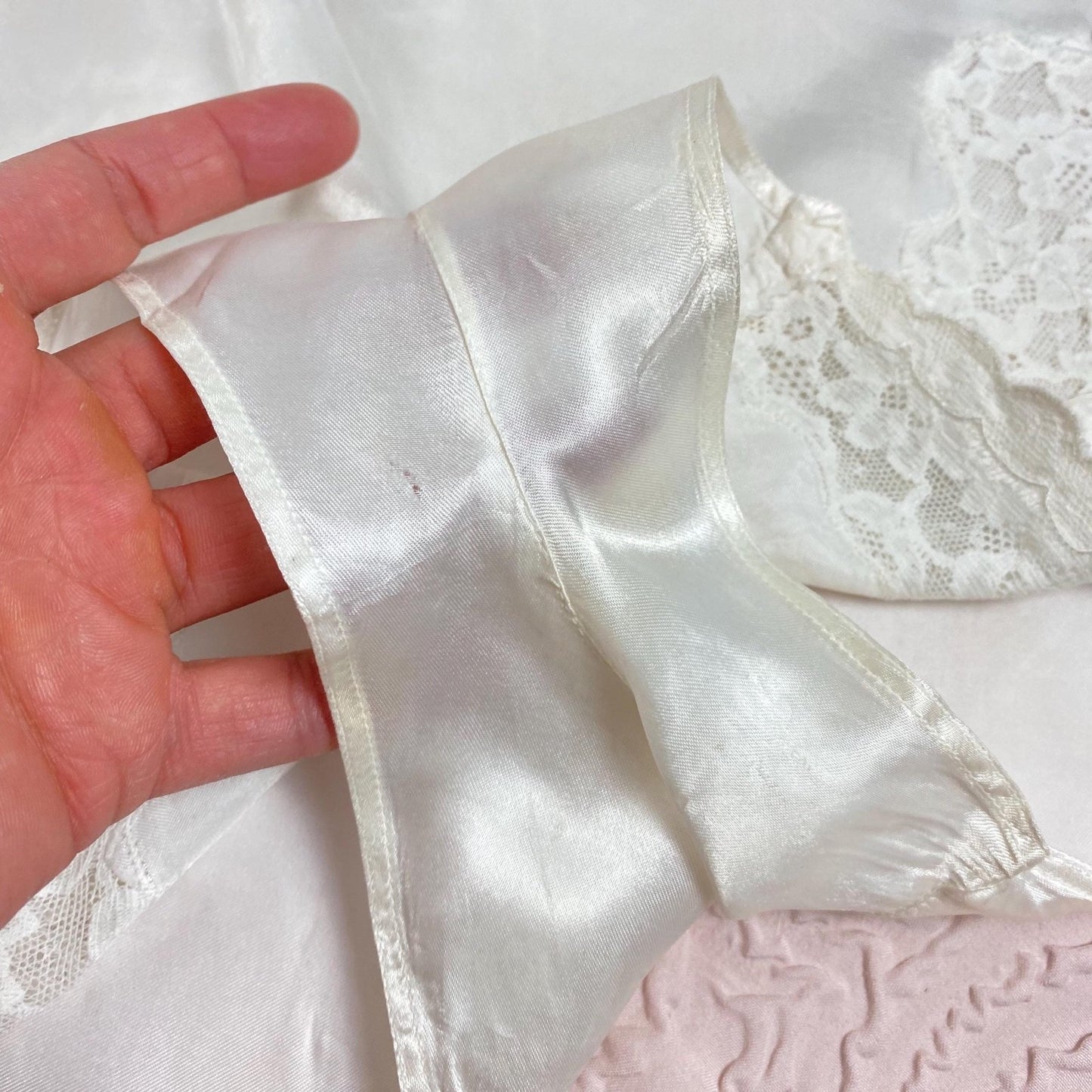 Vintage 1940's Tap Pants | Pearlescent White Rayon Satin with Heart Appliques & Lace | Size XS | Corticelli Lingerie - Daggers & Dames
