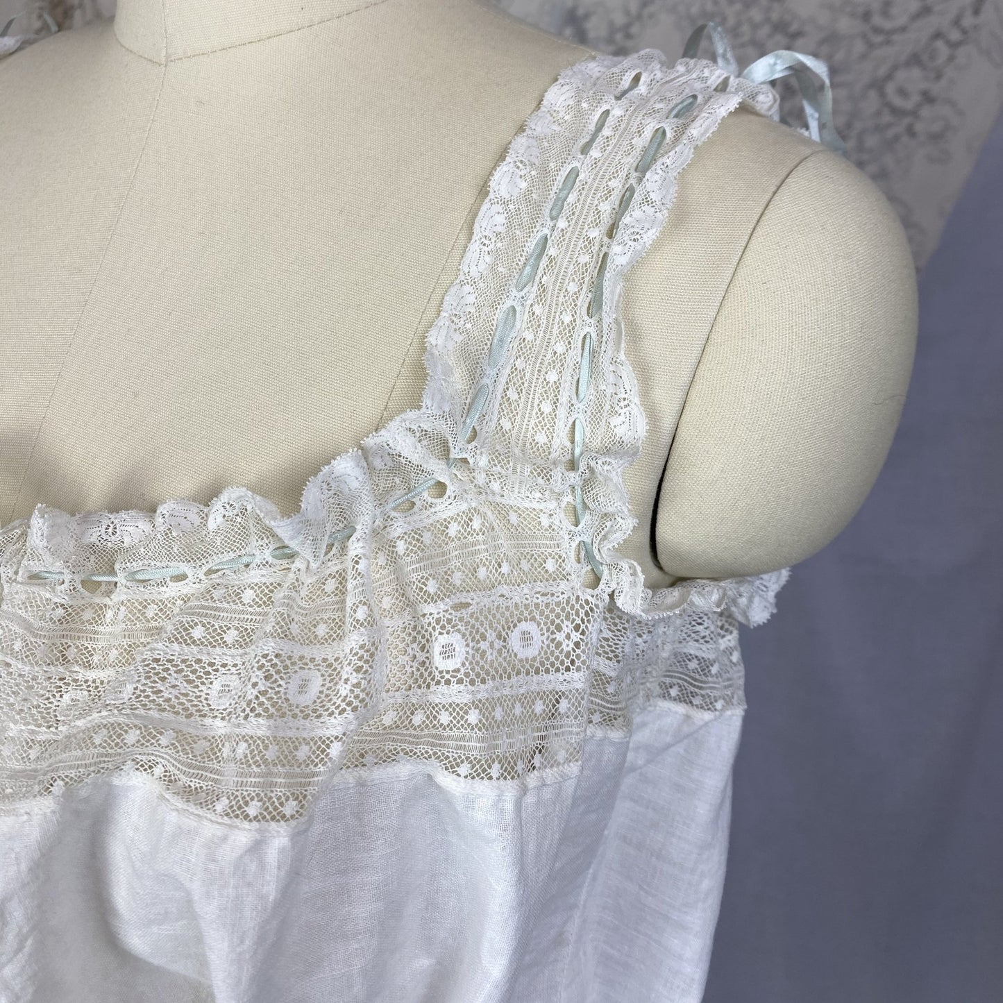 Antique 1910's Edwardian Corset Cover | White Cotton Lawn with Ruffled Lace & Pale Blue Silk Ribbon | Size XS, S - Daggers & Dames