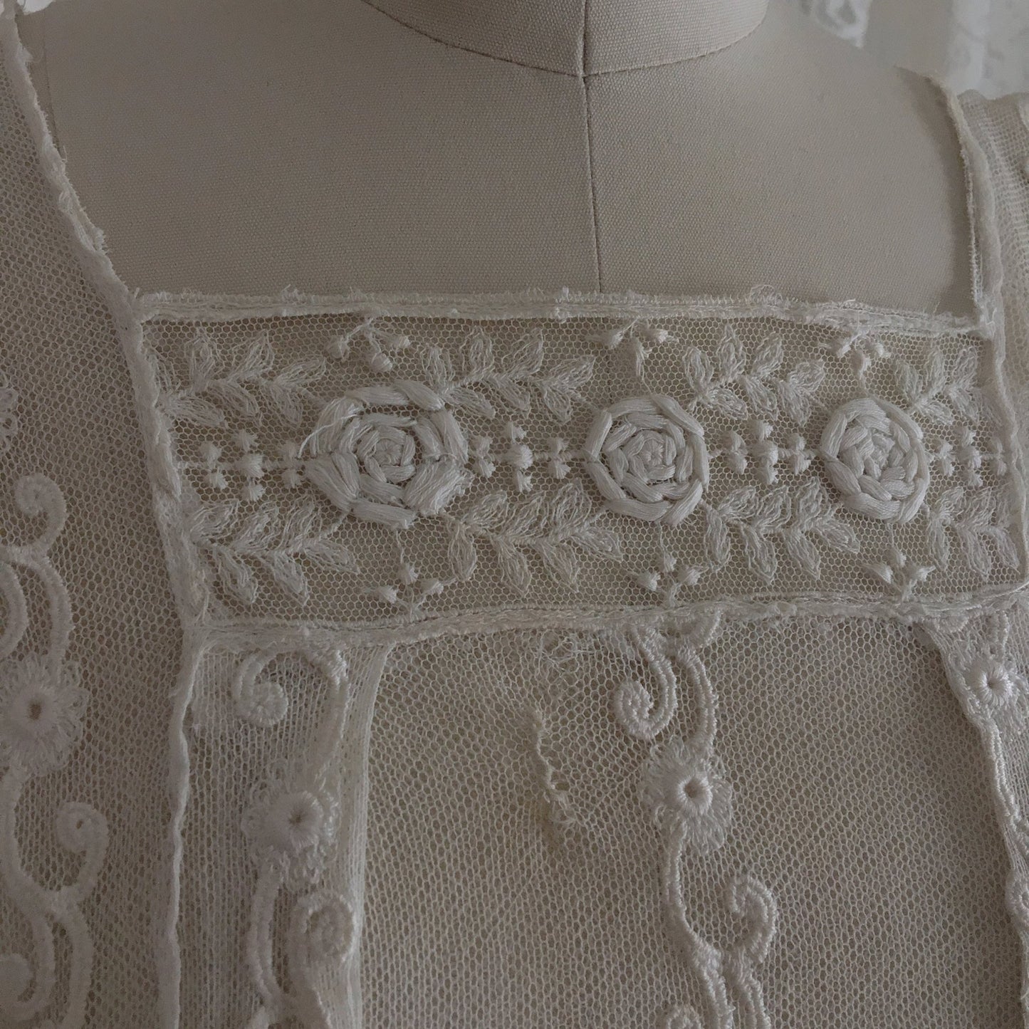 Antique 1910's Edwardian Dress | Ivory Tambour Embroidered Lace Tulle with Mermaid Skirt | Size XS, S - Daggers & Dames