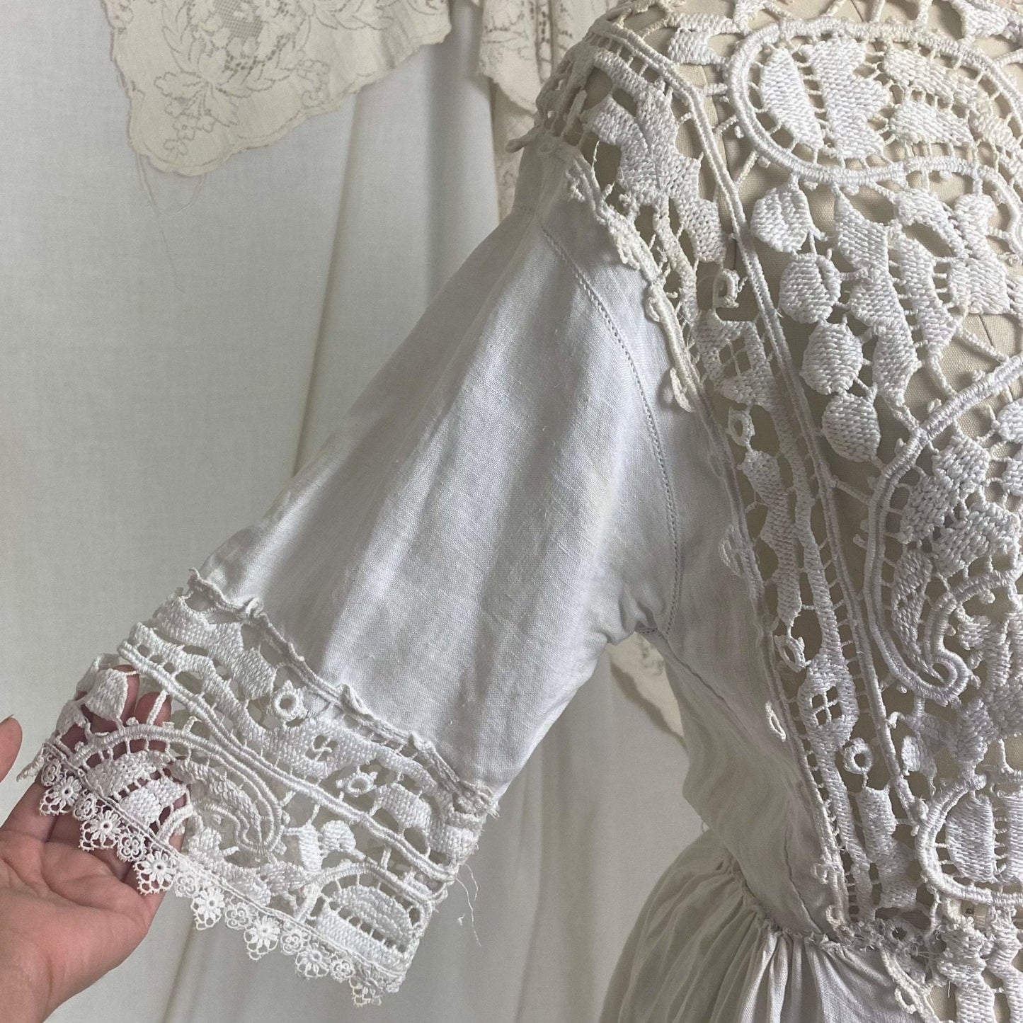 Antique 1910's Edwardian Dress | White Cotton Linen with Paisley Crochet Lace | Size S, M - Daggers & Dames
