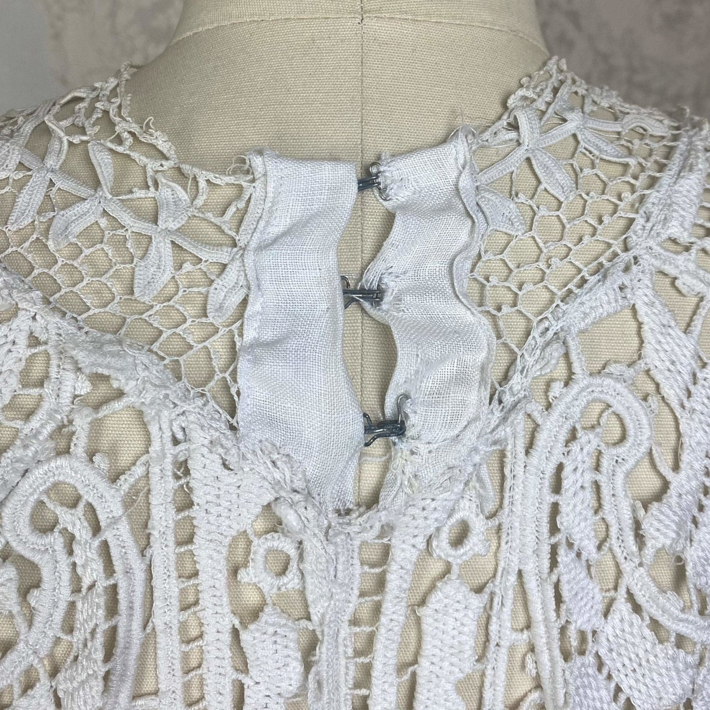 Antique 1910's Edwardian Dress | White Cotton Linen with Paisley Crochet Lace | Size S, M - Daggers & Dames