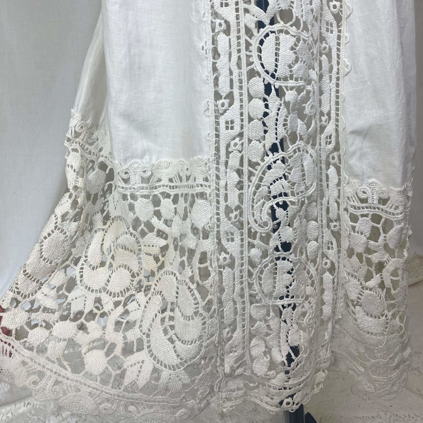 Antique 1910's Edwardian Dress | White Cotton Linen with Paisley Crochet Lace | Size S, M - Daggers & Dames