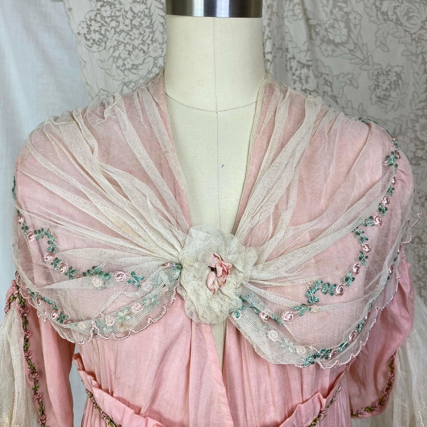 Antique 1910's Edwardian Dressing Gown Robe | Tea Rose Pink Cotton with Embroidered Ruffled Tulle | Size XS - Daggers & Dames