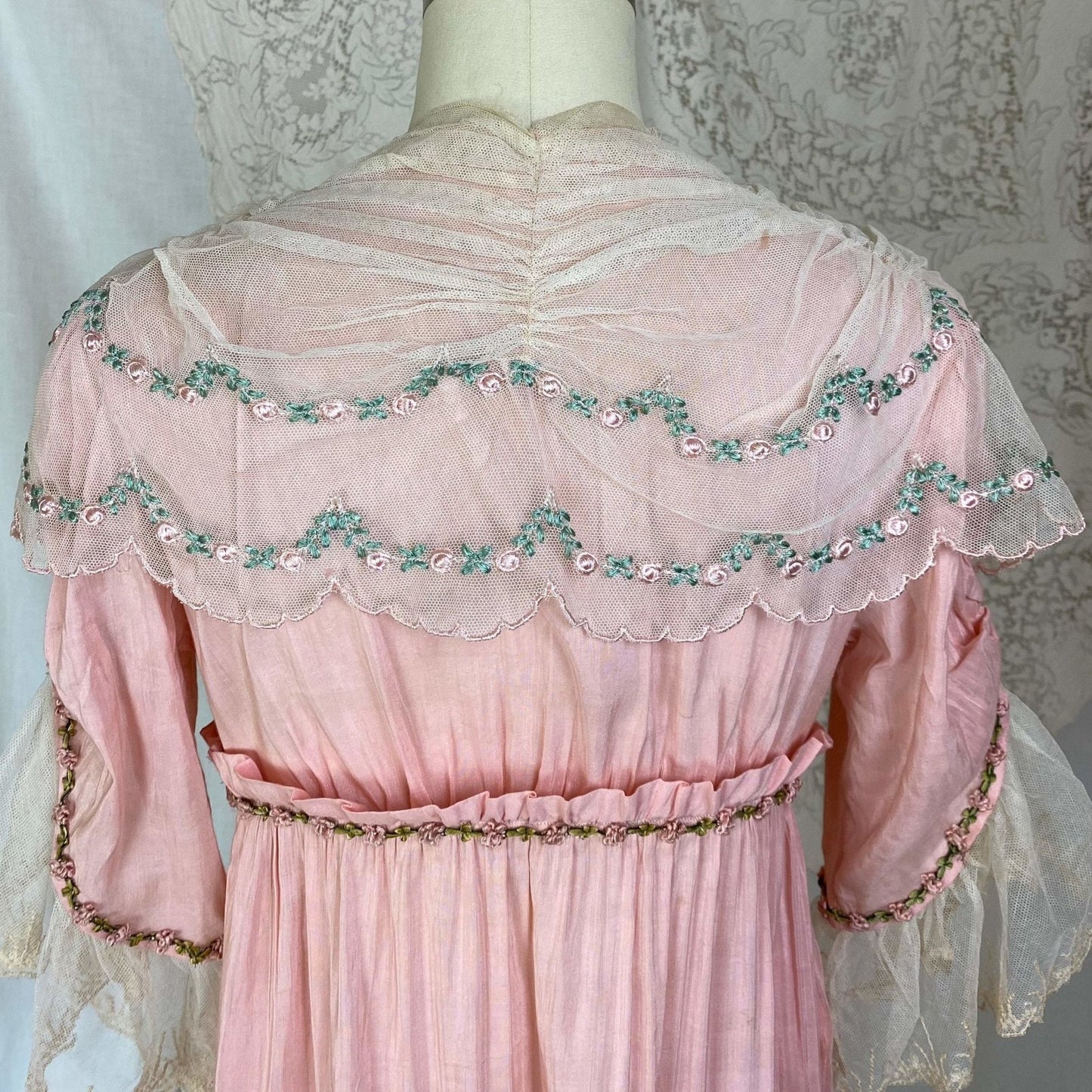 Antique 1910's Edwardian Dressing Gown Robe | Tea Rose Pink Cotton with Embroidered Ruffled Tulle | Size XS - Daggers & Dames