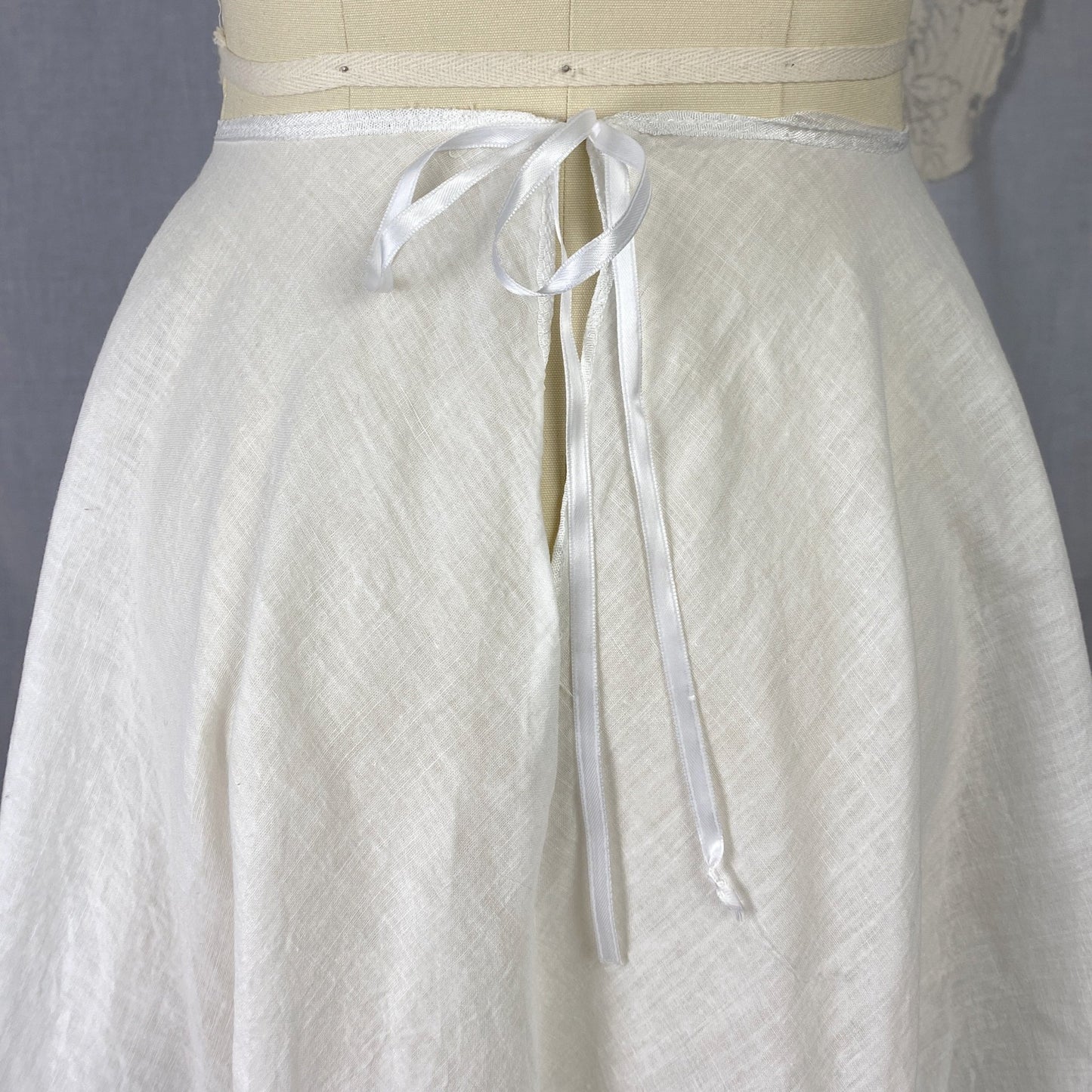 Antique 1910's Edwardian Petticoat | Crisp White Cotton Muslin with Satin Ribbon Tie | Size XS, S - Daggers & Dames