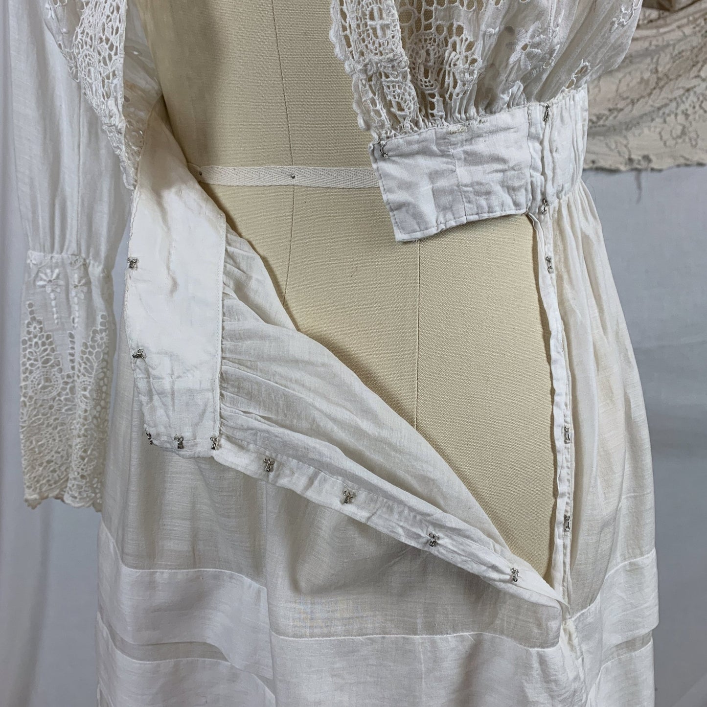 Antique 1910's Edwardian Rare Open Back Dress | Soft White Cotton Lawn with Eyelet & Venetian Lace | Size XS - Daggers & Dames