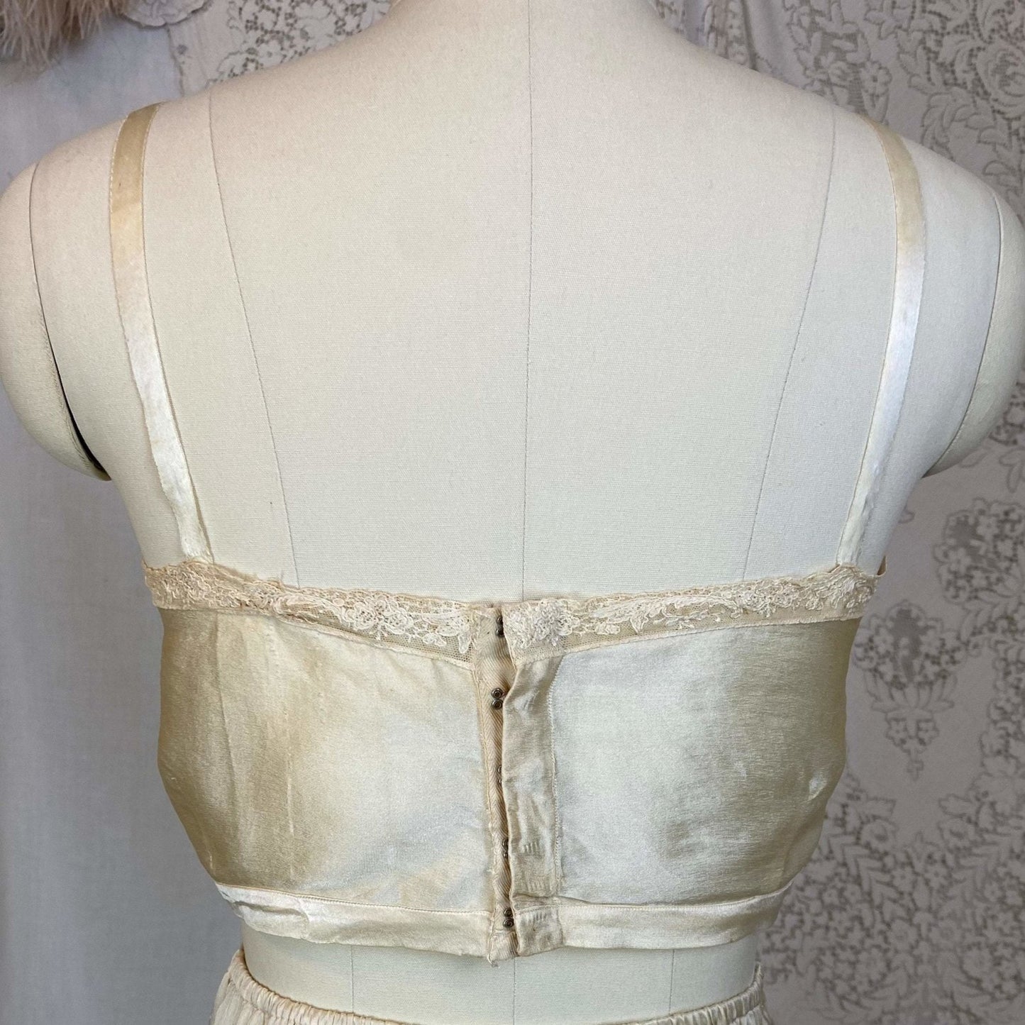 Antique 1920's Bralette & Tap Pants Set | Creamy Champagne Silk with floral Alençon Lace | Size M - Daggers & Dames