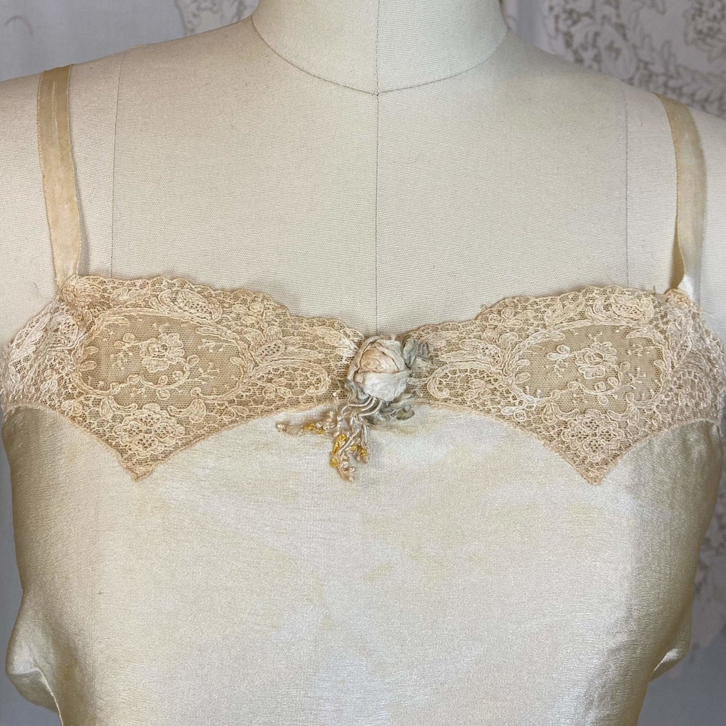 Antique 1920's Bralette & Tap Pants Set | Creamy Champagne Silk with floral Alençon Lace | Size M - Daggers & Dames