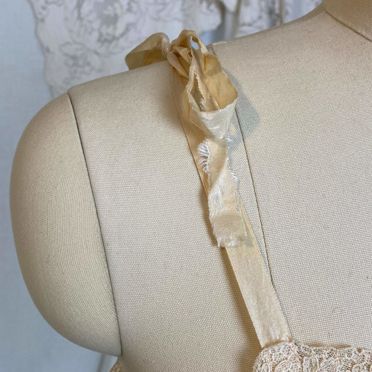 Antique 1920's Chemise Slip | Creamy Champagne Silk with Floral Alençon Lace | Size S, M, LG - Daggers & Dames